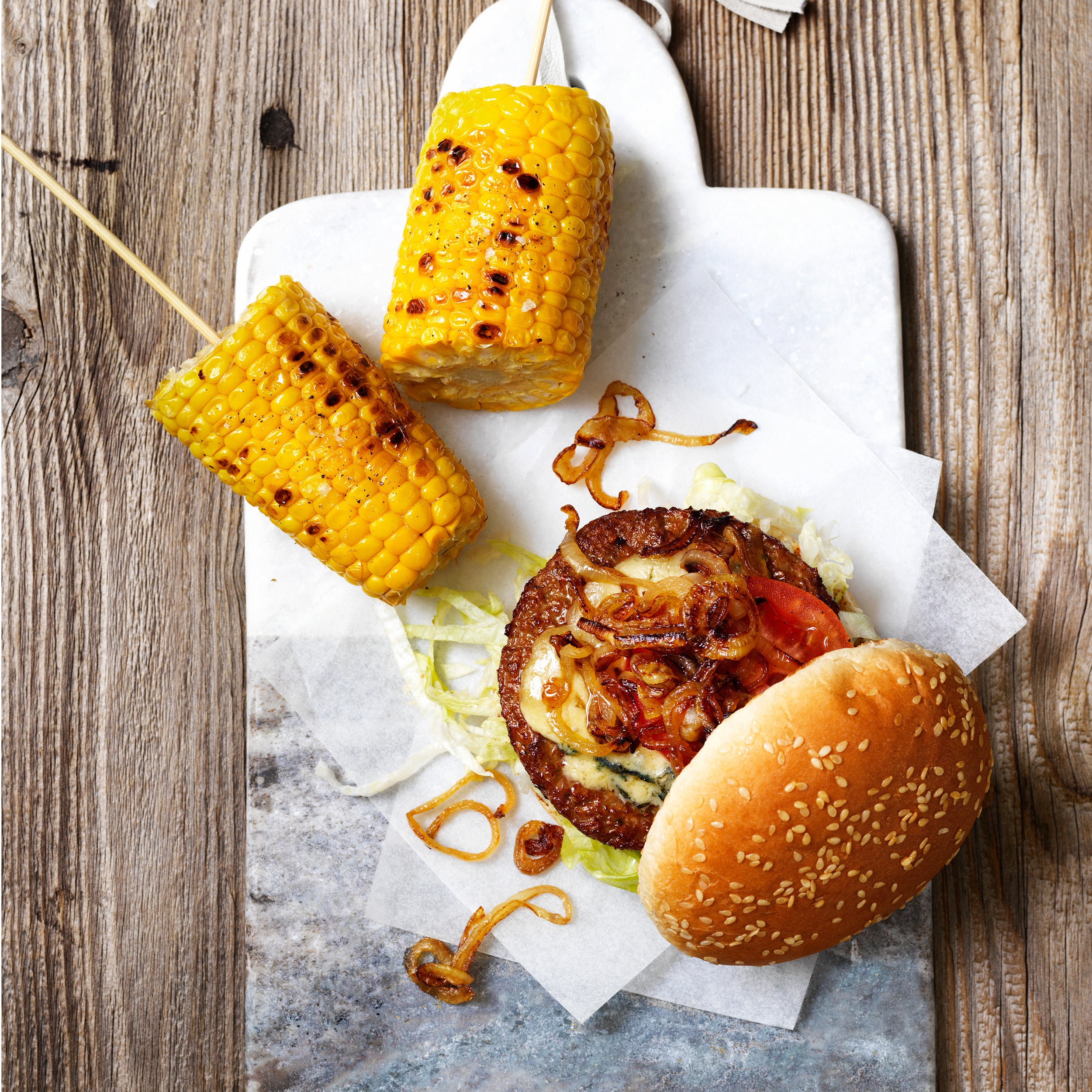 Kotlety ziemniaczane z serem, wyglądem przypominają te z mięsa mielonego, te jednak są całkowicie wegetariańskie. Smakują jednak równie dobrze, a może nawet i lepiej. Przygotowanie nie jest…