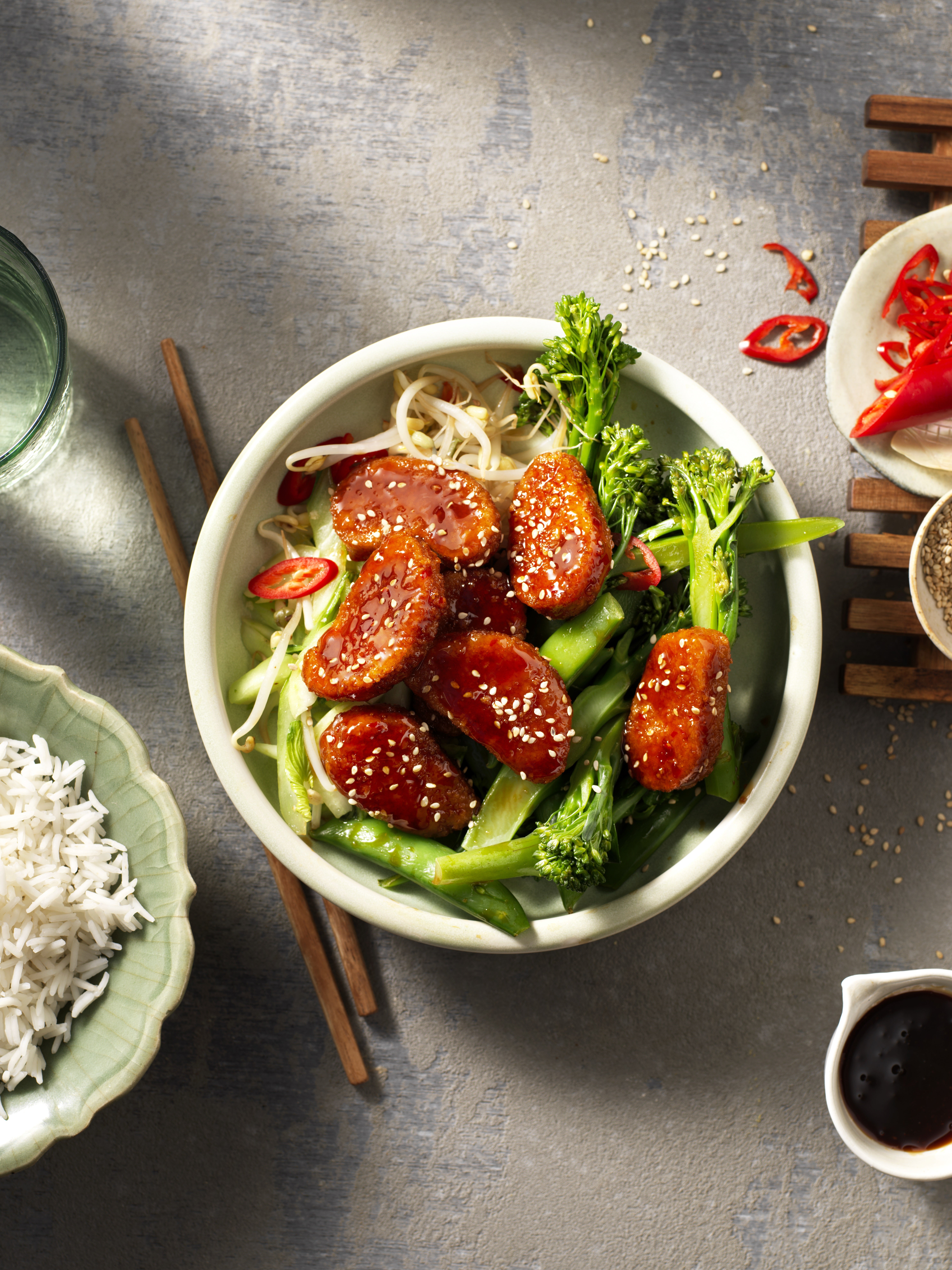 Glazurowane nuggetsy z ryżem i warzywami