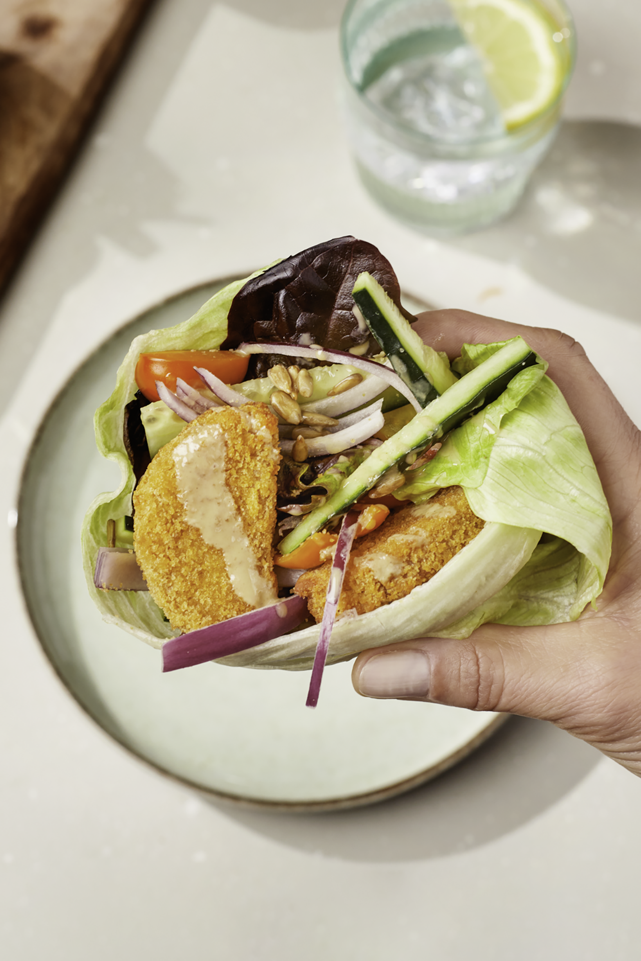 Wegańskie nuggetsy w torilli z sałaty  | Garden Gourmet