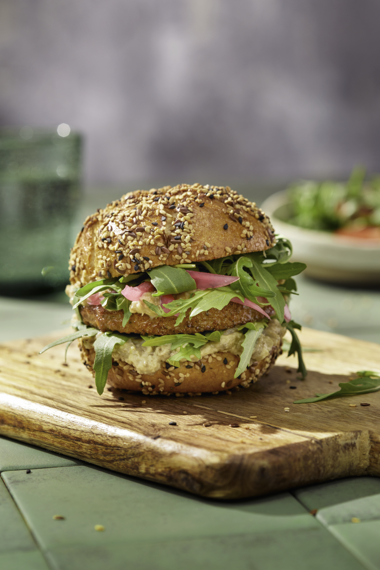 Wegański burger z baba ganoush | Garden Gourmet Wegański burger z baba ganoush | Garden Gourmet