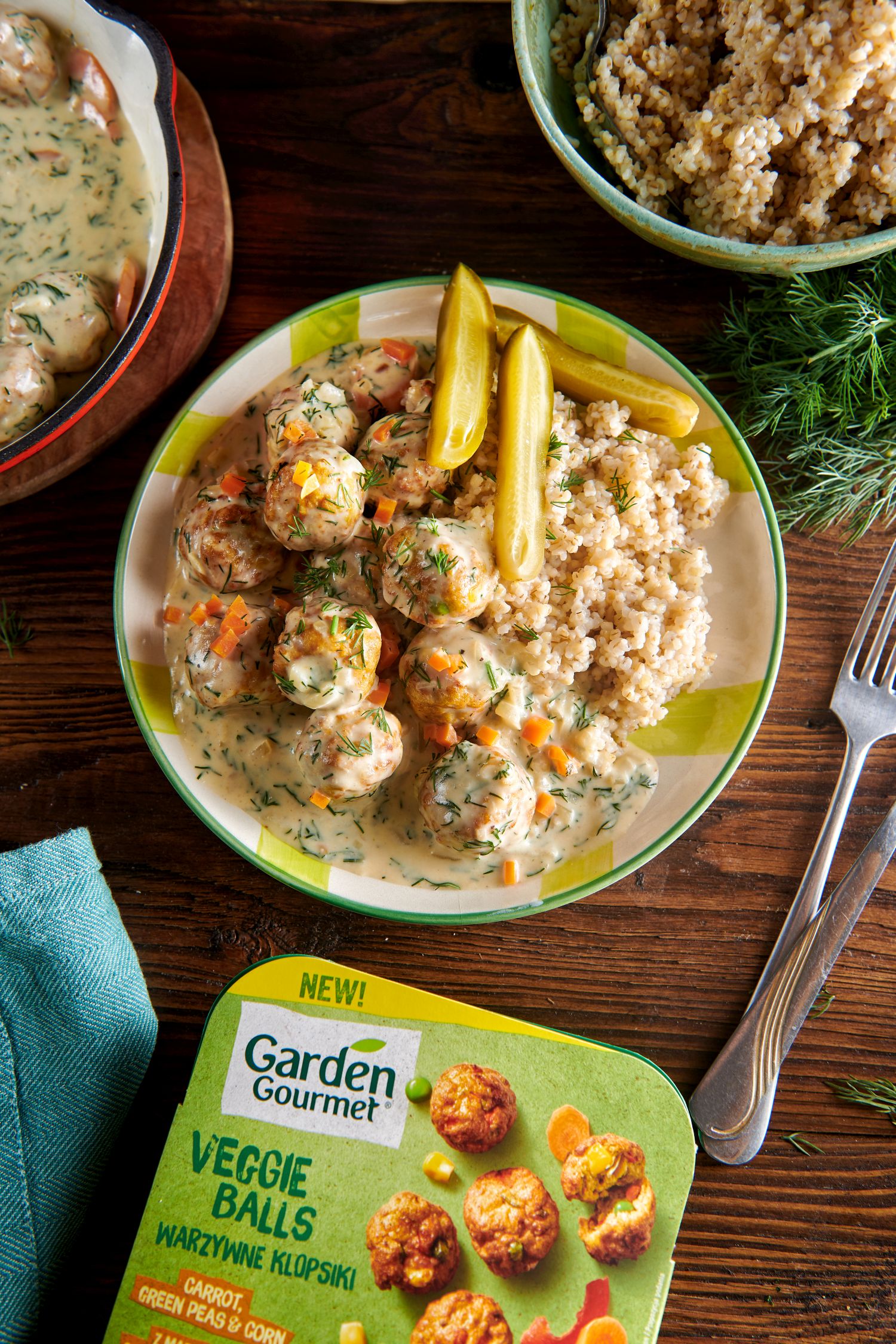 Klopsiki w sosie śmietanowo-koperkowym z kaszą