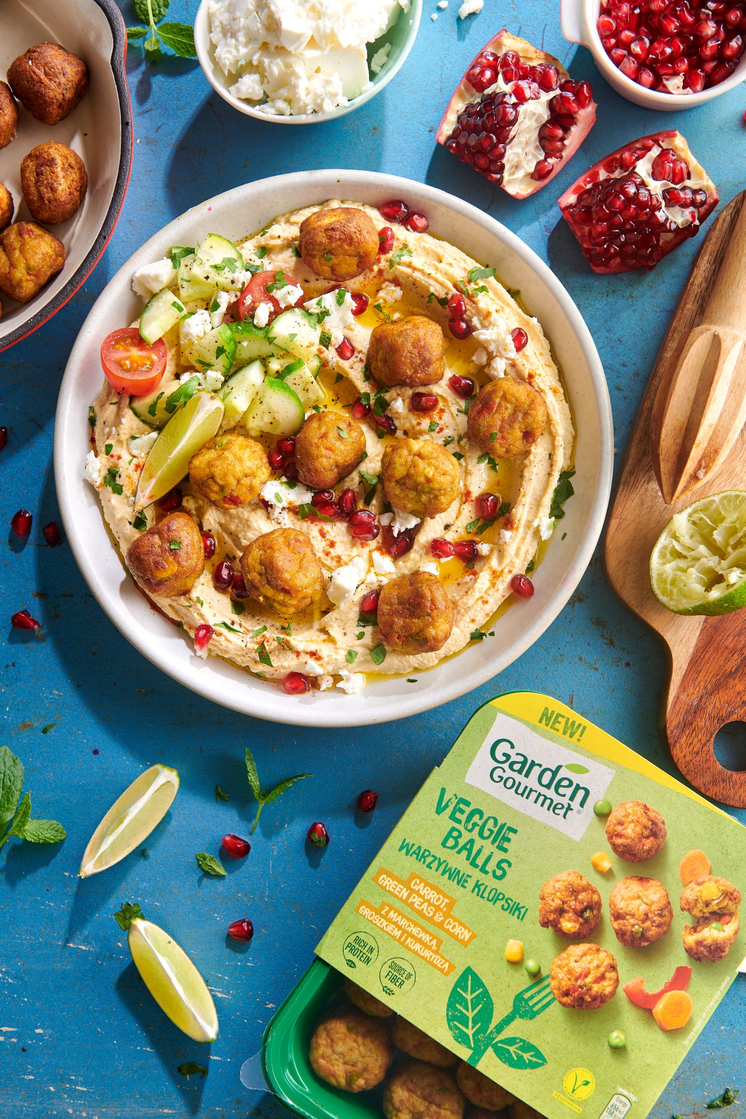 Pulpeciki warzywne z humusem i granatem Pulpeciki warzywne z humusem i granatem