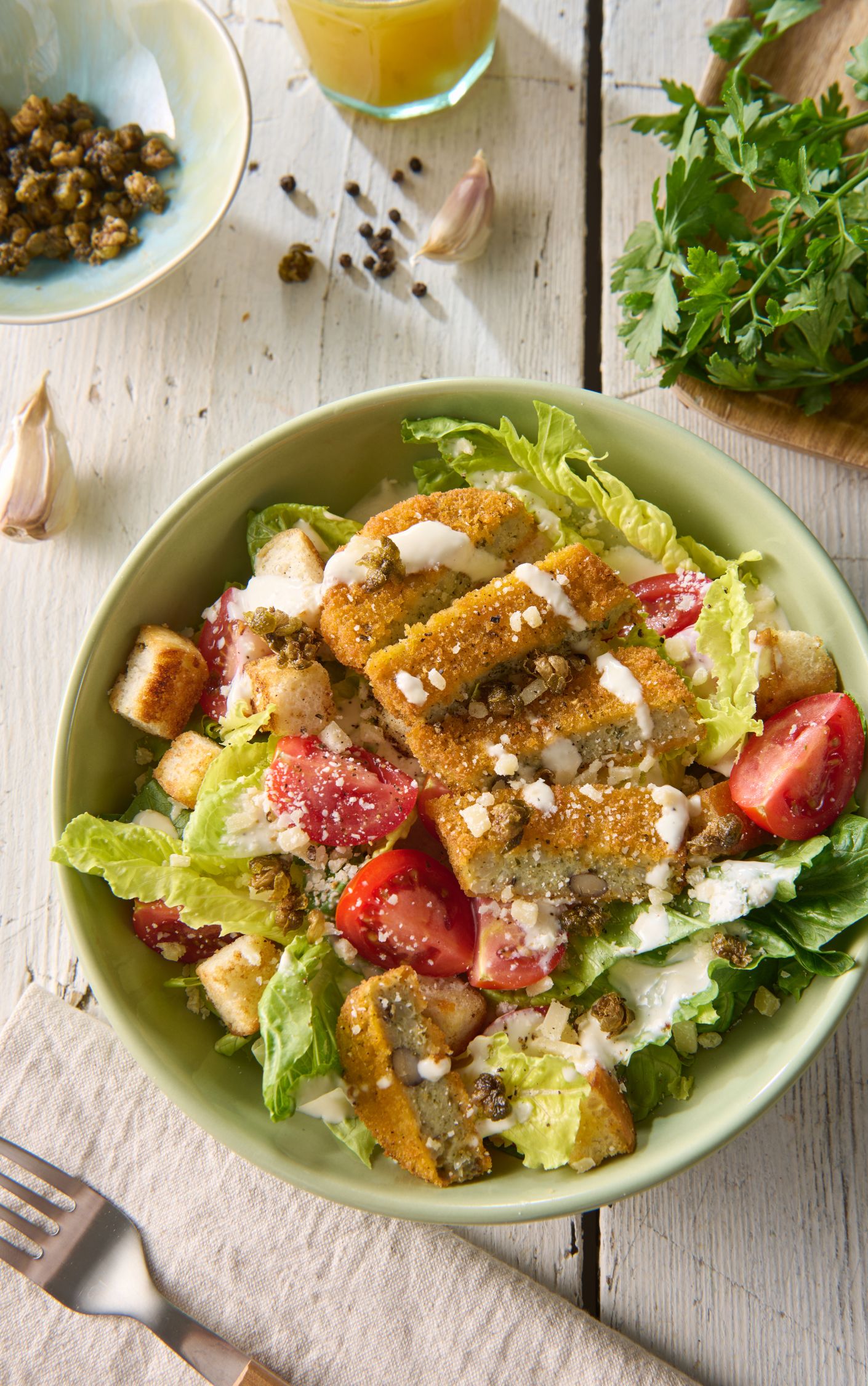 Sałatka cesar ze sznyclem z kalafiora