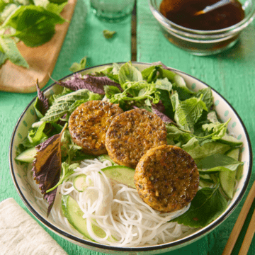 Wietnamska sałatka z ziołami