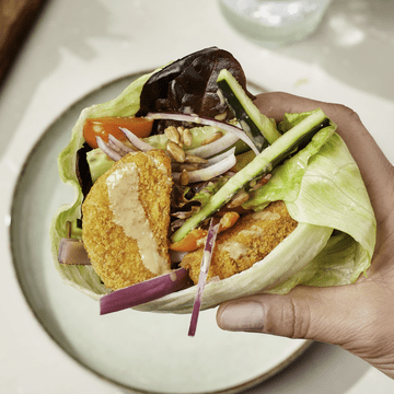 Wegańskie nuggetsy w torilli z sałaty  | Garden Gourmet