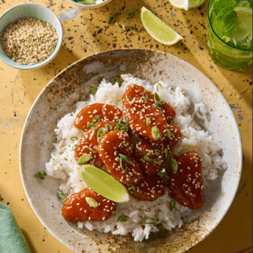 Korean chicken z nuggetsami i słodko kwaśnym sosem z pastą gochujang