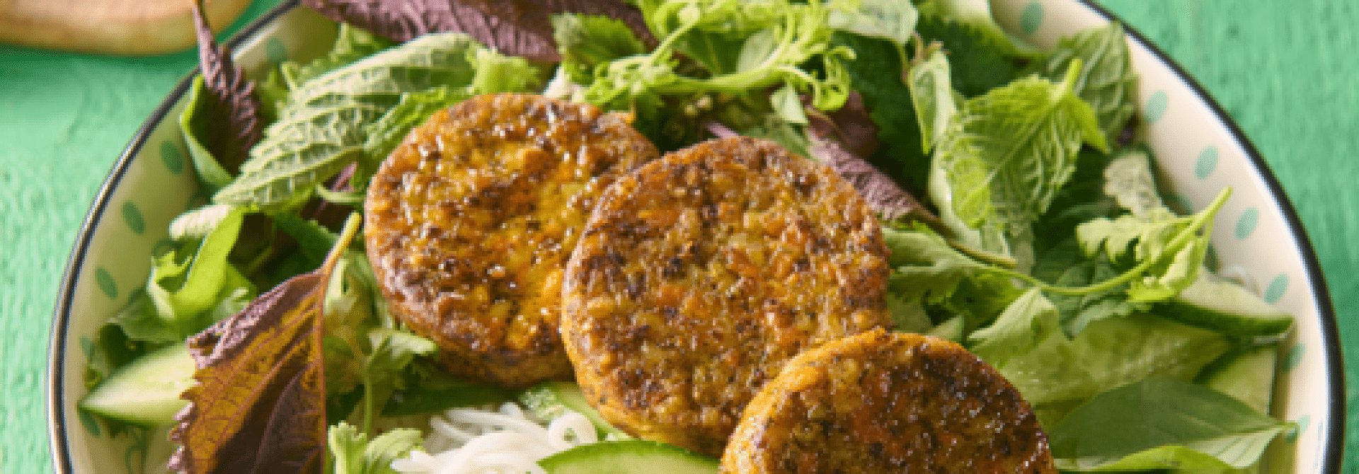 Wietnamska sałatka z ziołami