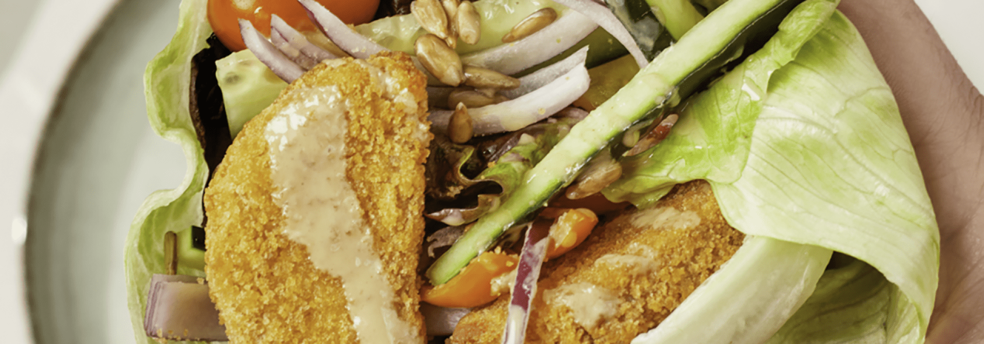 Wegańskie nuggetsy w torilli z sałaty  | Garden Gourmet