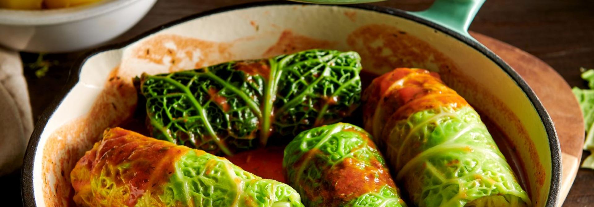 Gołąbki z ryżem i sosem pomidorowym