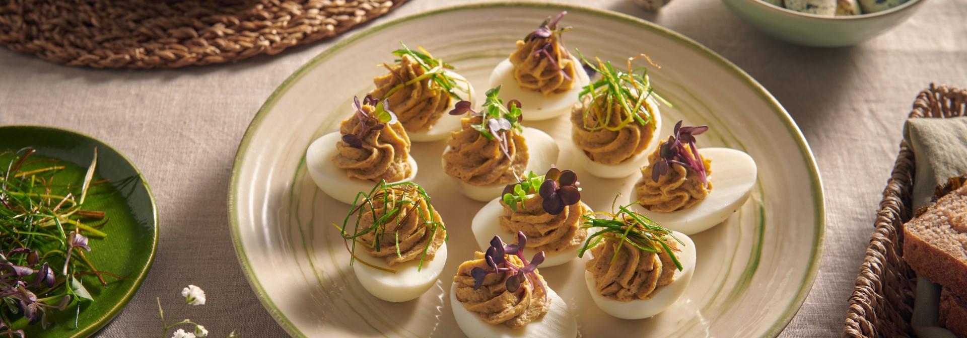 Jajka faszerowane porem, pieczarkami i Wegańskim Kotletem Mielonym