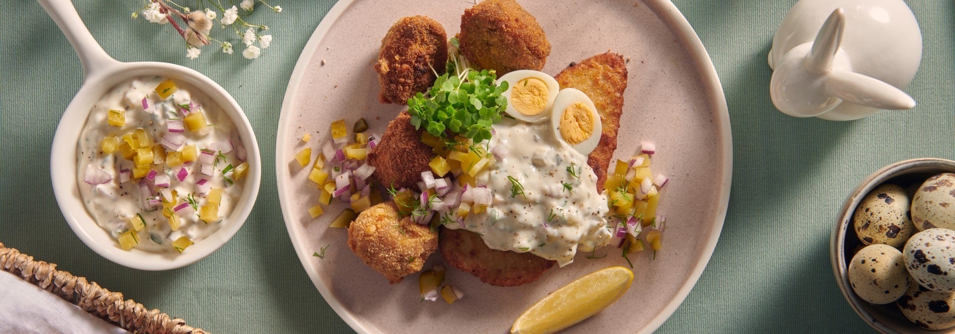 Filet Roślinny z sosem tatarskim i panierowanymi pieczarkami