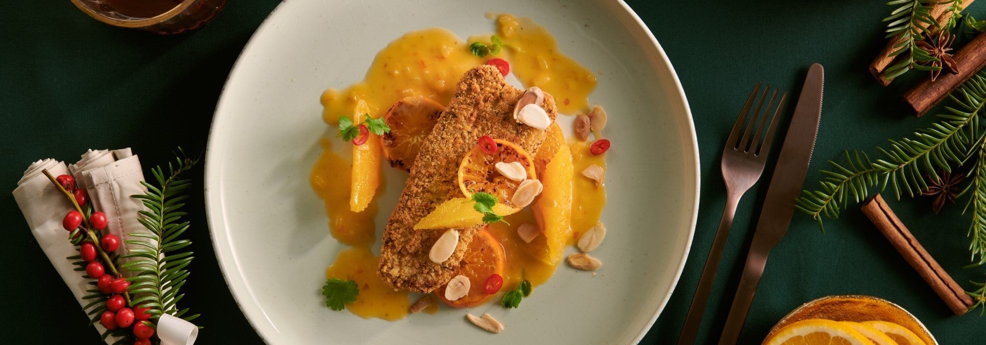 Filet Wegański a'la Rybny z sosem maślano-pomarańczowym i płatkami migdałów