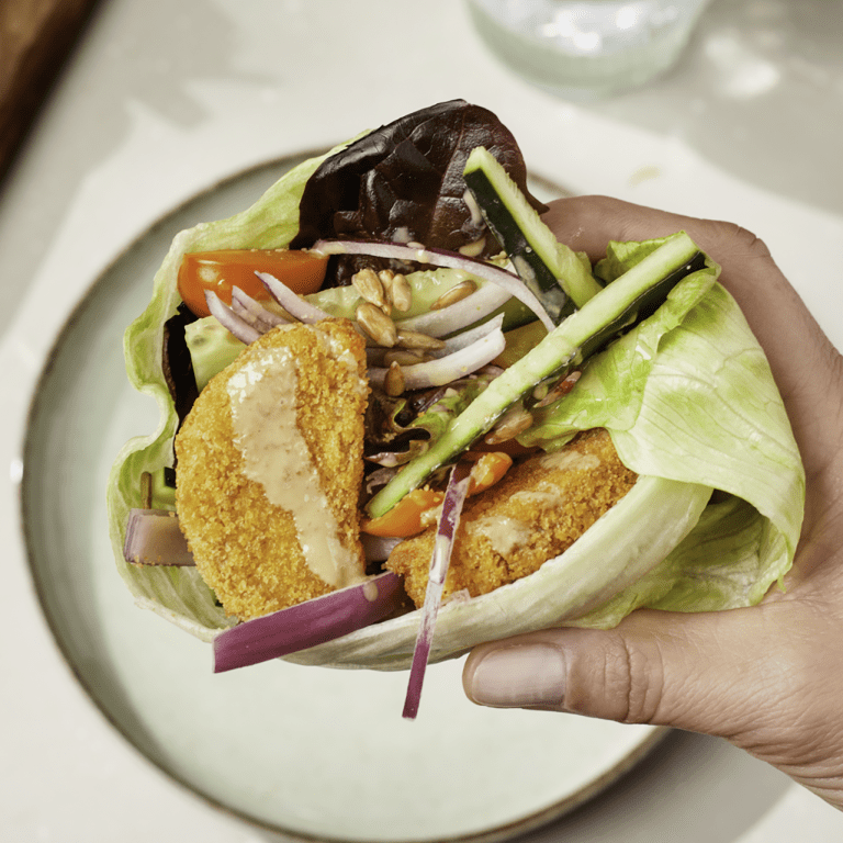 Wegańskie nuggetsy w torilli z sałaty  | Garden Gourmet