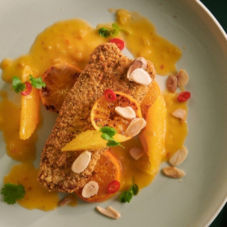 Filet Wegański a'la Rybny z sosem maślano-pomarańczowym i płatkami migdałów