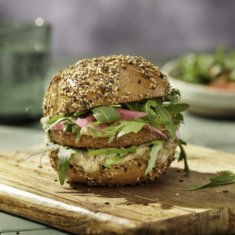 Wegański burger z baba ganoush | Garden Gourmet Wegański burger z baba ganoush | Garden Gourmet